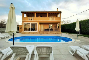 Family friendly house with a swimming pool Bibinje, Zadar - 5778